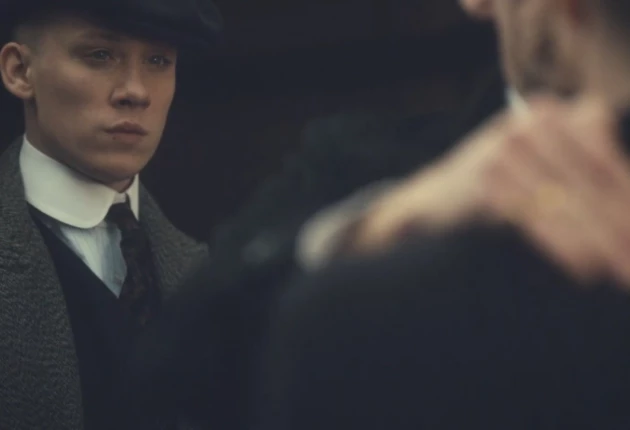 Кадры 2 сезона 6 серии сериала Острые Козырьки